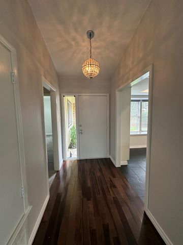 9217 Singing Quail DR 8E, Austin, TX 78758