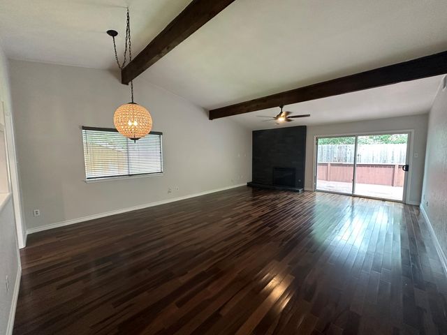 9217 Singing Quail DR 8E, Austin, TX 78758