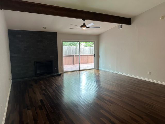 9217 Singing Quail DR 8E, Austin, TX 78758