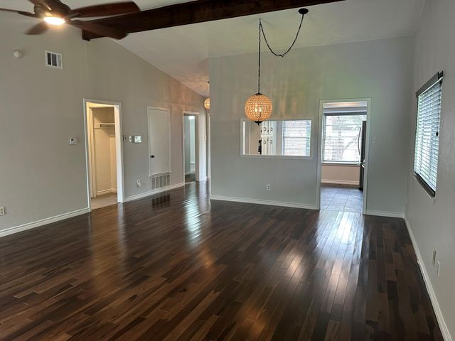 9217 Singing Quail DR 8E, Austin, TX 78758