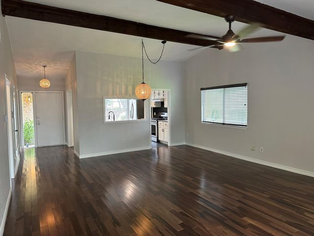 9217 Singing Quail DR 8E, Austin, TX 78758