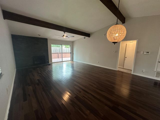 9217 Singing Quail DR 8E, Austin, TX 78758