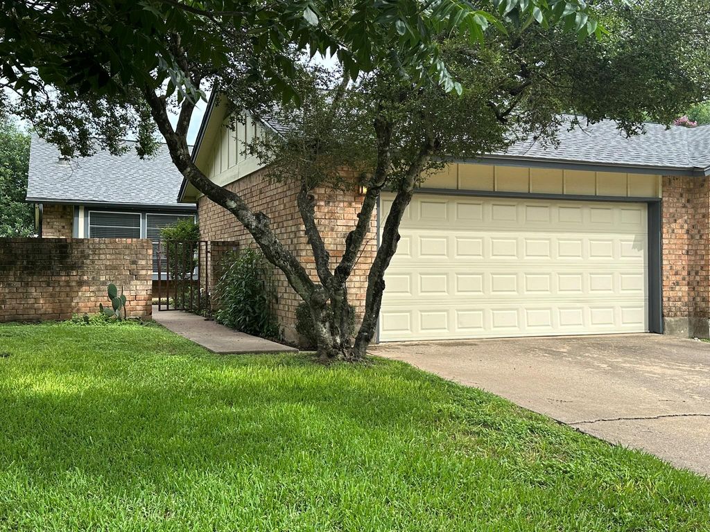 9217 Singing Quail DR 8E, Austin, TX 78758