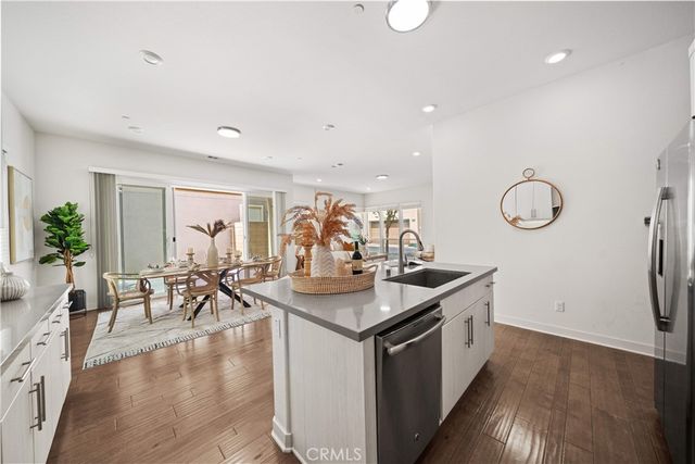 229 Radial, Irvine, CA 92618