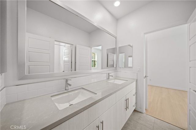 229 Radial, Irvine, CA 92618