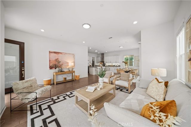 229 Radial, Irvine, CA 92618
