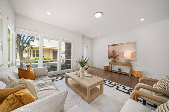 229 Radial, Irvine, CA 92618