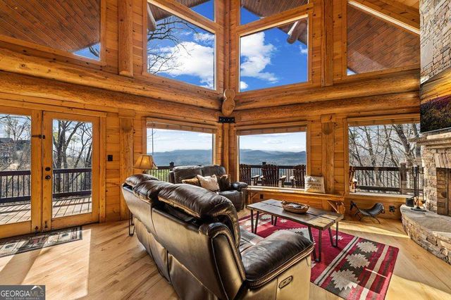 602 Overlook Drive, Blue Ridge, GA 30513