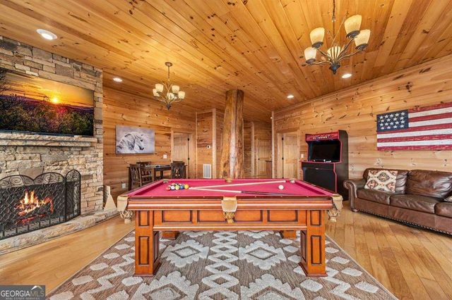 602 Overlook Drive, Blue Ridge, GA 30513