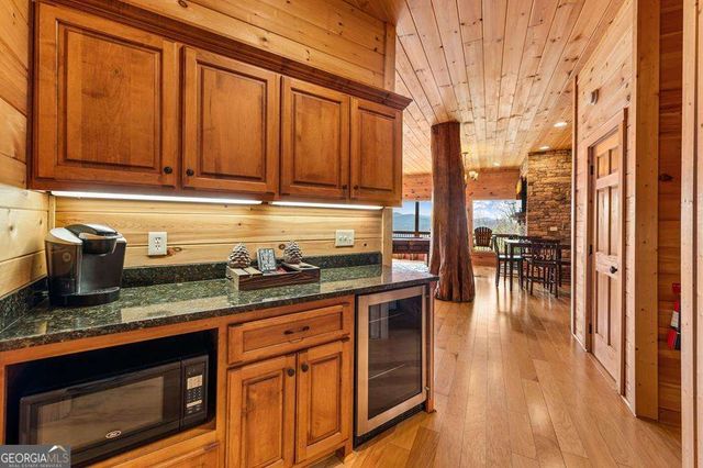 602 Overlook Drive, Blue Ridge, GA 30513