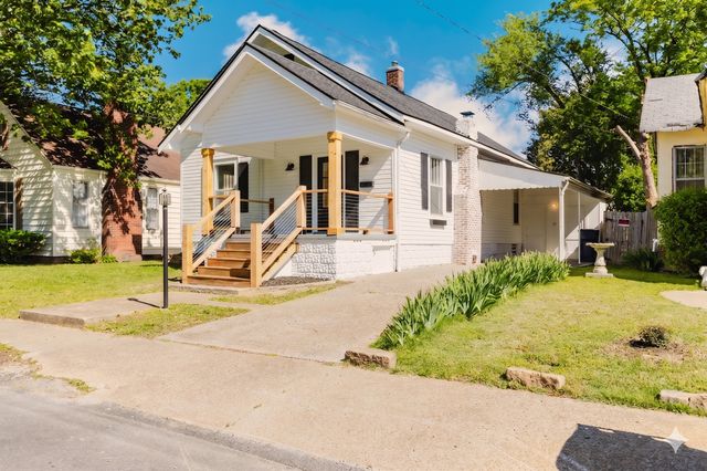 200 A E Thorn Street, Marion, IL 62959