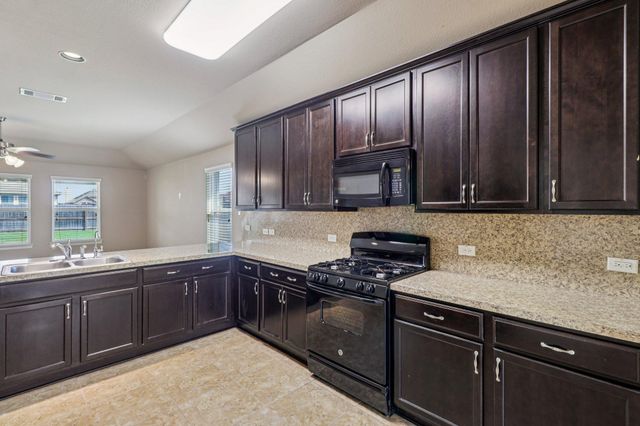 109 Mollie DR, Hutto, TX 78634