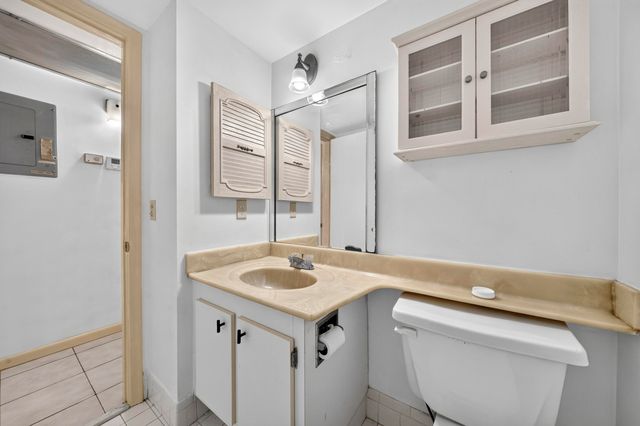 101 SW 132nd Way 215J, Pembroke Pines, FL 33027