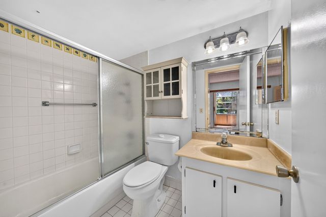 101 SW 132nd Way 215J, Pembroke Pines, FL 33027