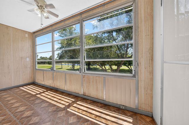 101 SW 132nd Way 215J, Pembroke Pines, FL 33027