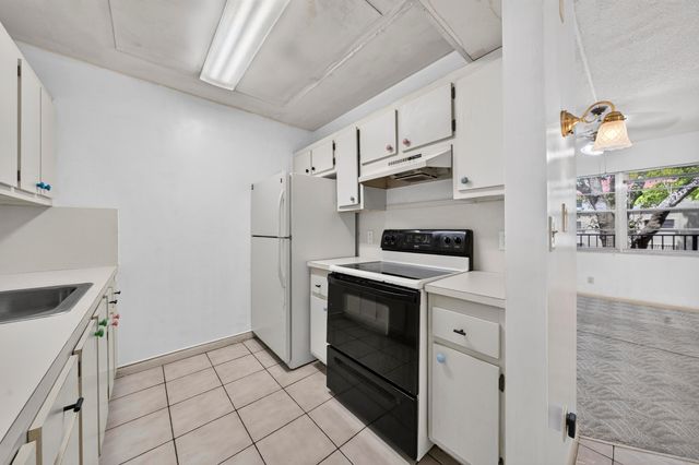 101 SW 132nd Way 215J, Pembroke Pines, FL 33027