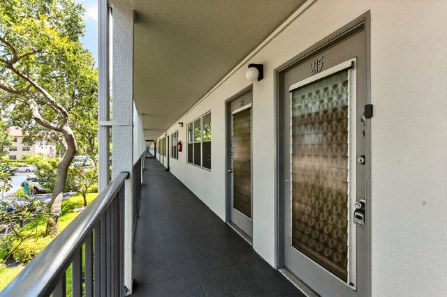 101 SW 132nd Way 215J, Pembroke Pines, FL 33027