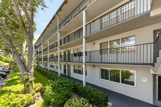 101 SW 132nd Way 215J, Pembroke Pines, FL 33027