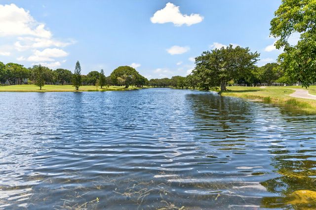 101 SW 132nd Way 215J, Pembroke Pines, FL 33027