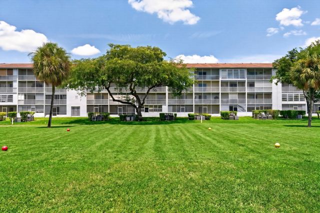 101 SW 132nd Way 215J, Pembroke Pines, FL 33027