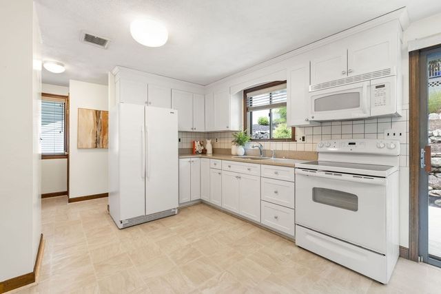 58 Albemarle Rd, Waltham, MA 02452