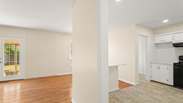 2716 Tottingham Road, The Village, OK 73120