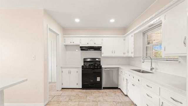 2716 Tottingham Road, The Village, OK 73120