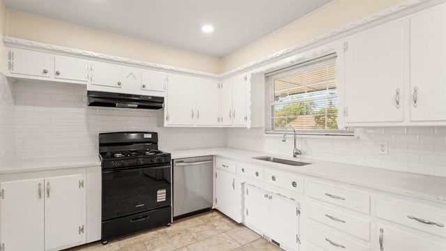 2716 Tottingham Road, The Village, OK 73120