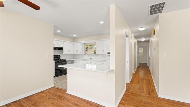 2716 Tottingham Road, The Village, OK 73120