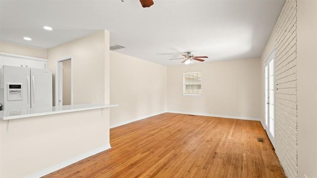 2716 Tottingham Road, The Village, OK 73120