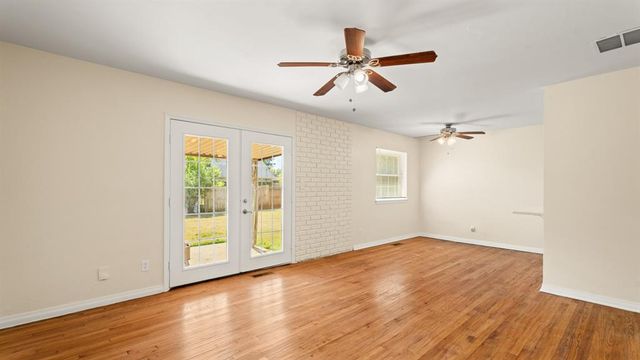 2716 Tottingham Road, The Village, OK 73120