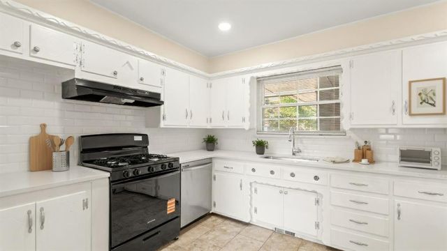 2716 Tottingham Road, The Village, OK 73120