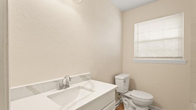 2716 Tottingham Road, The Village, OK 73120