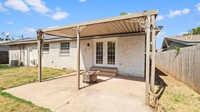 2716 Tottingham Road, The Village, OK 73120