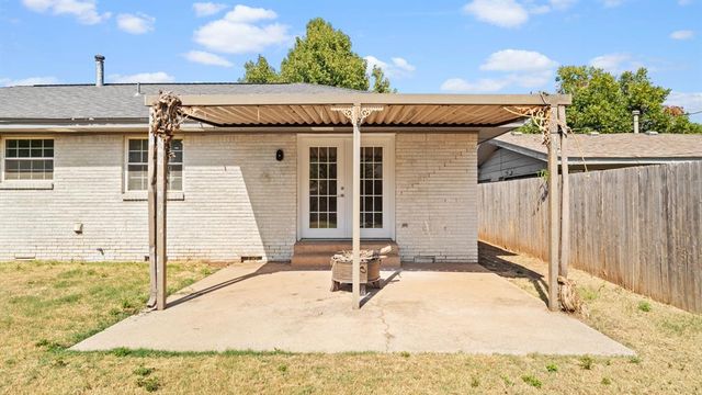 2716 Tottingham Road, The Village, OK 73120