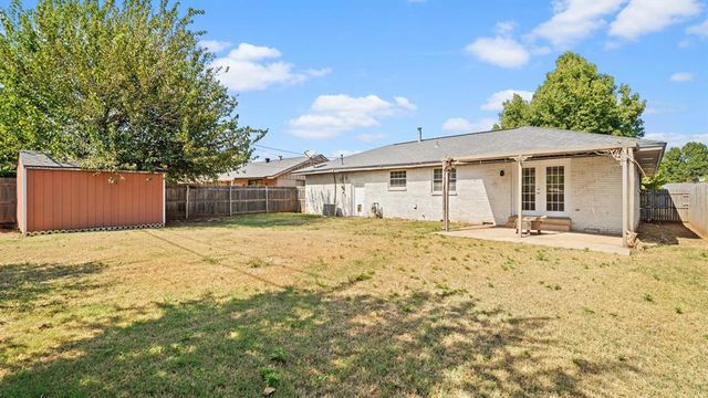 2716 Tottingham Road, The Village, OK 73120