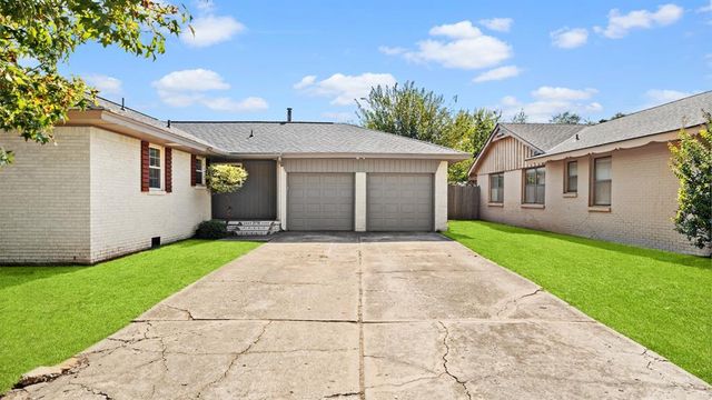 2716 Tottingham Road, The Village, OK 73120