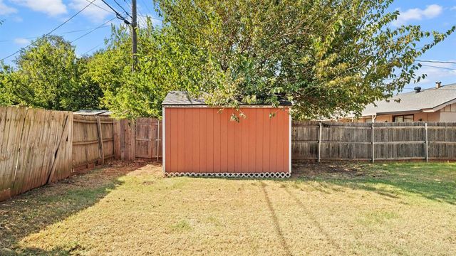 2716 Tottingham Road, The Village, OK 73120