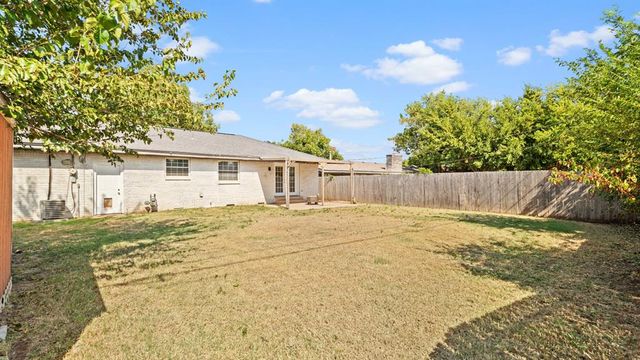 2716 Tottingham Road, The Village, OK 73120