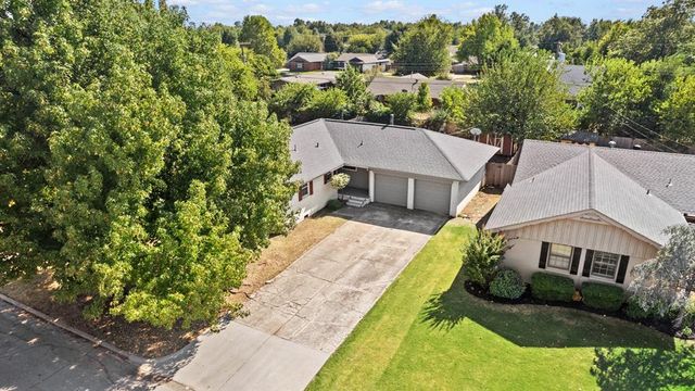 2716 Tottingham Road, The Village, OK 73120