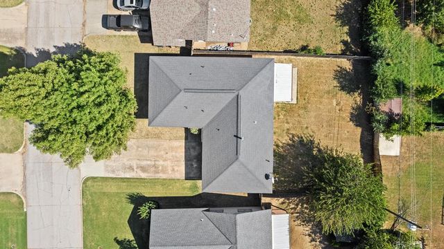 2716 Tottingham Road, The Village, OK 73120