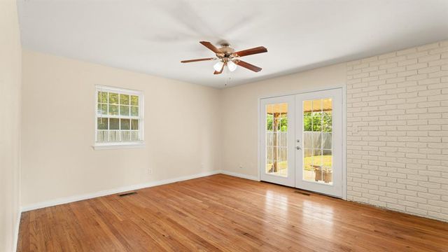 2716 Tottingham Road, The Village, OK 73120