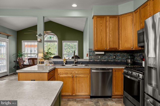 14 POTTERFIELD DR, Lovettsville, VA 20180