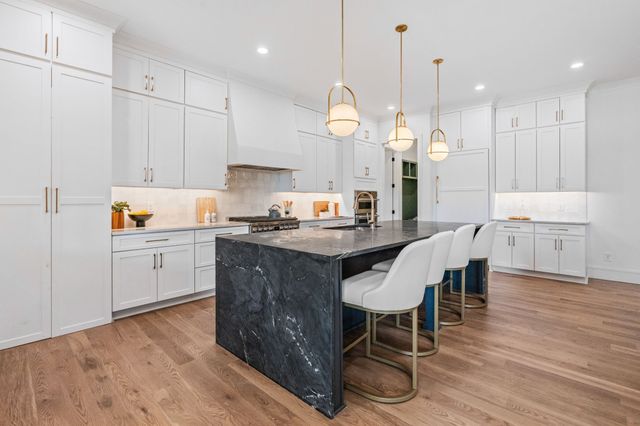 917 Kirkwood Ave, Nashville, TN 37204