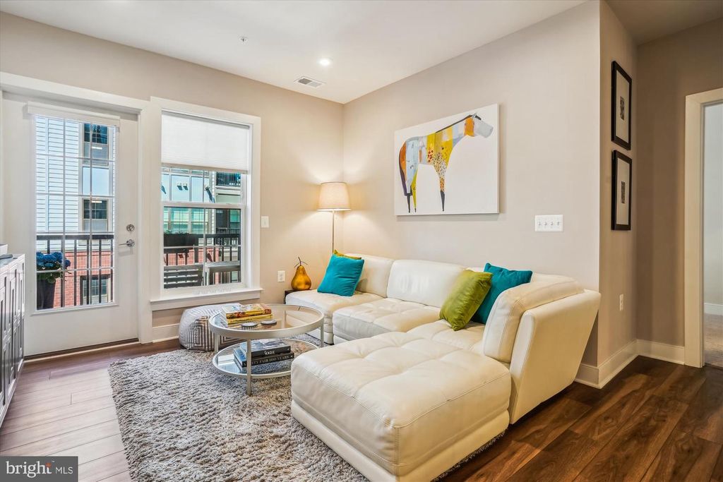 Image 10 of property listing at 102 SAINT IVES PL #209, National Harbor, MD 20745