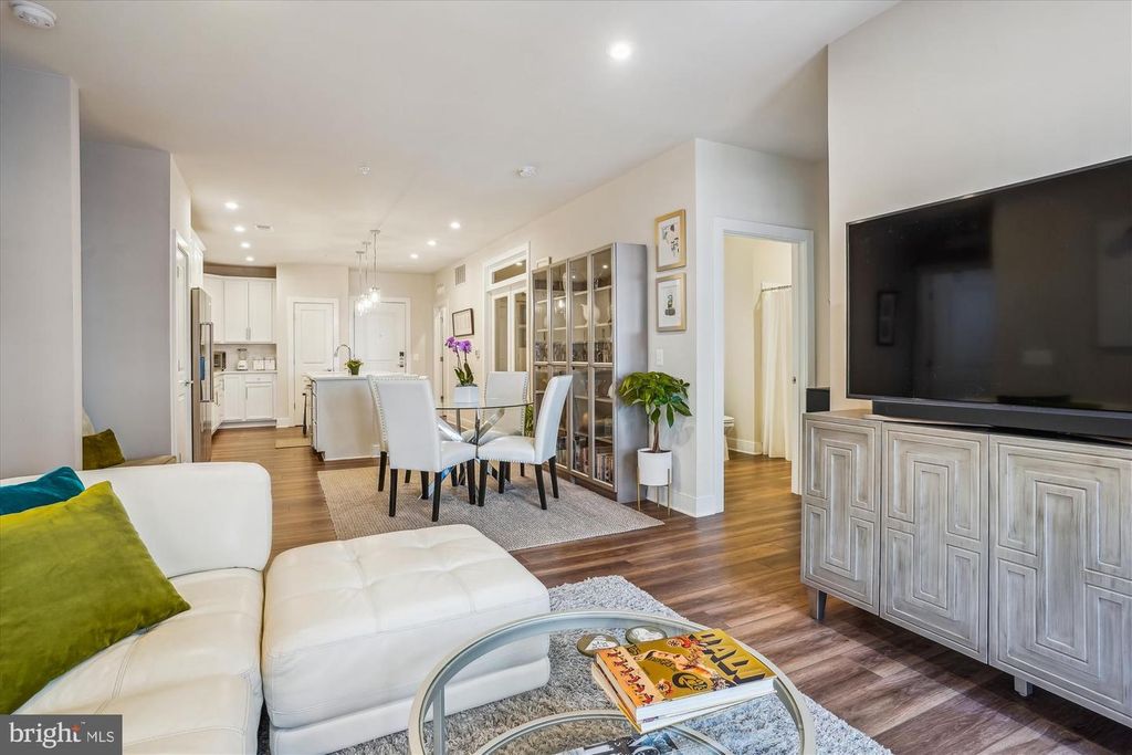 Image 12 of property listing at 102 SAINT IVES PL #209, National Harbor, MD 20745