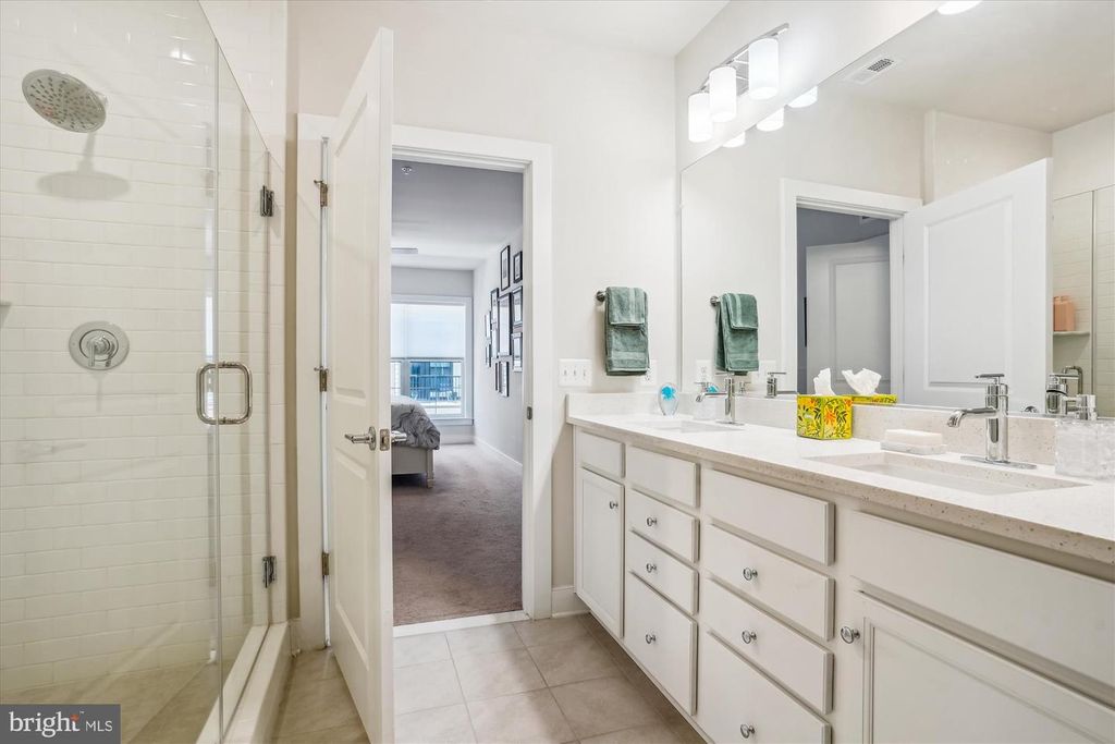 Image 16 of property listing at 102 SAINT IVES PL #209, National Harbor, MD 20745