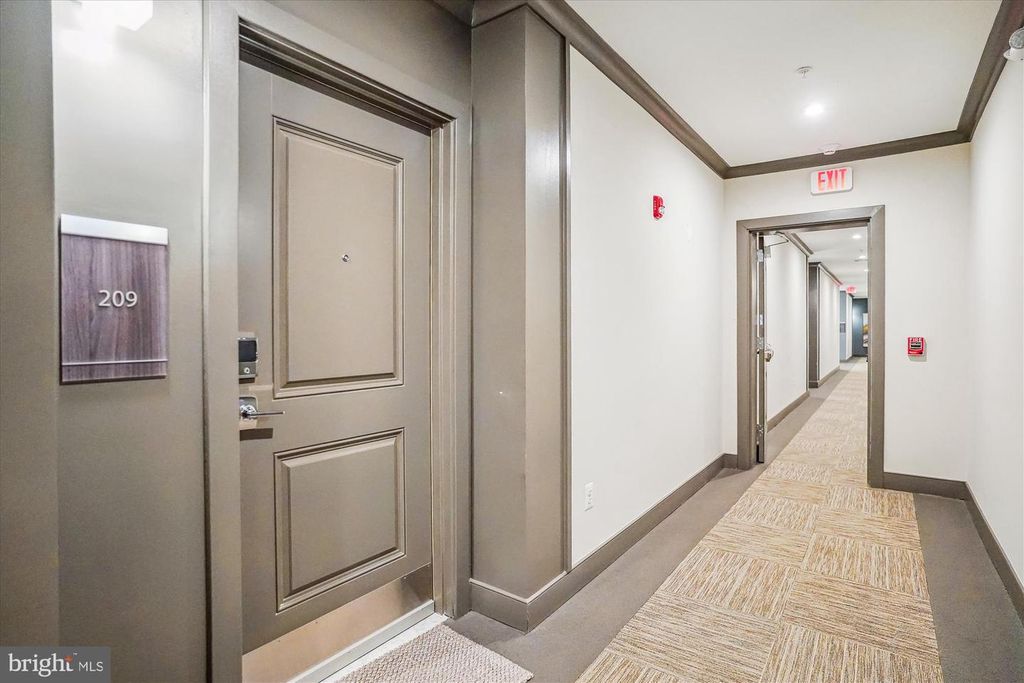 Image 2 of property listing at 102 SAINT IVES PL #209, National Harbor, MD 20745