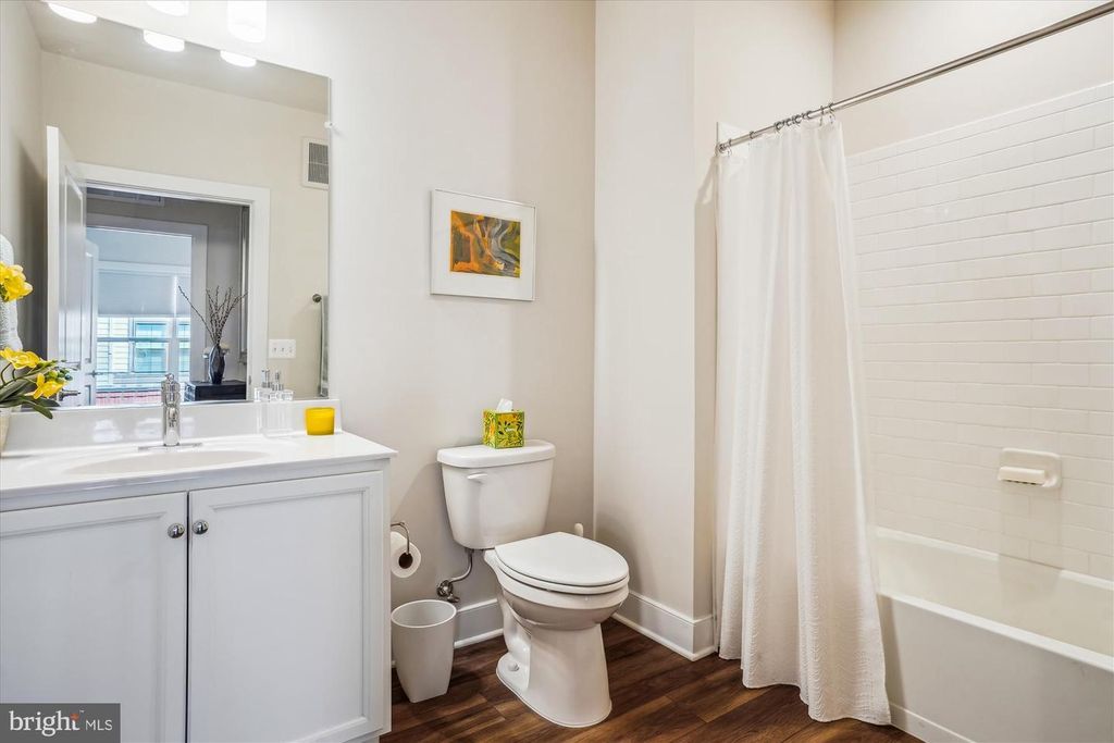 Image 23 of property listing at 102 SAINT IVES PL #209, National Harbor, MD 20745