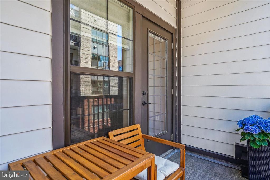 Image 24 of property listing at 102 SAINT IVES PL #209, National Harbor, MD 20745